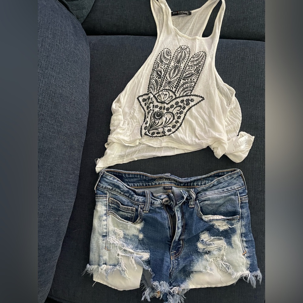 Size 6 American eagle jean shorts and super thin tank, size Medium.